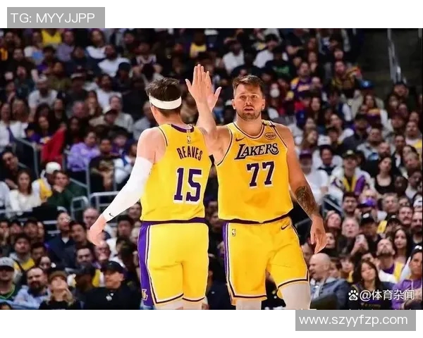 戴维斯单场狂砍43分助力湖人力克雄鹿展现超强实力